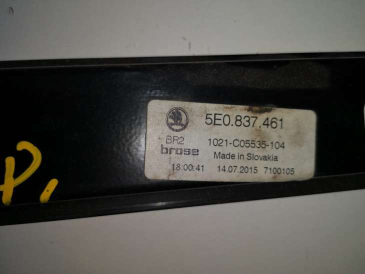 Skoda OctaVIa III Podnośnik Przód Lewy 5e0837461 - Image 2