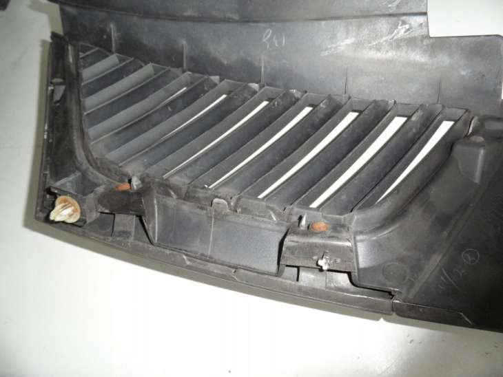 Mitsubishi Outlander II 07r Grill Atrapa 7450a038 - Image 7