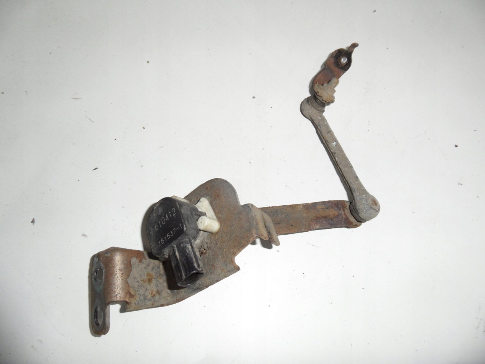 Subaru Outback IV Czujnik Poziomowania Lampy Tył 610412 151537-1