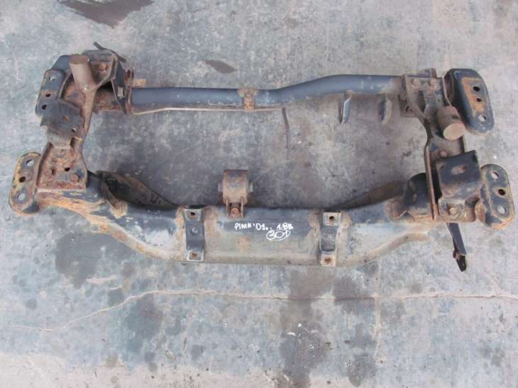 Mitsubishi Pinin 2001r Belka Zawieszenia Tylnego