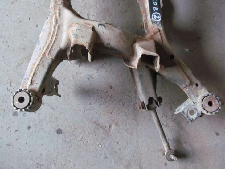 Subaru Tribeca 2006r Belka Zawieszenia Tylna - Image 4