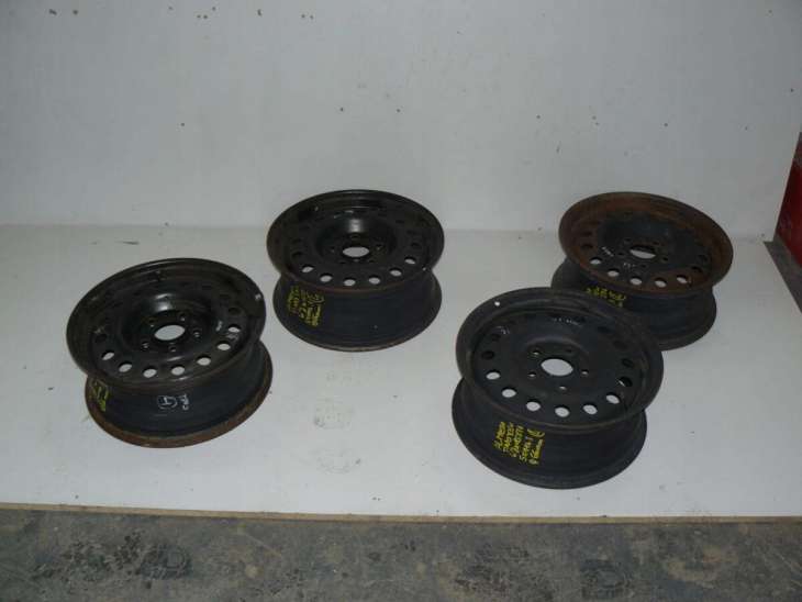 Nissan Almera Tino 2004r Felga 15x6jh2 Et45