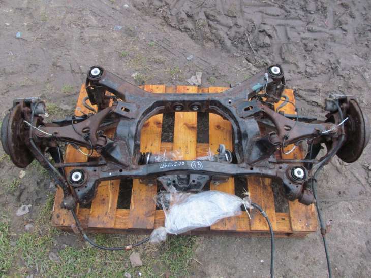 Subaru Legacy V 2010r Belka Sanki Wahacz Piasta