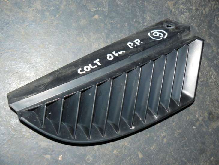 Mitsubishi Colt 2005r Atrapa Grill Prawa