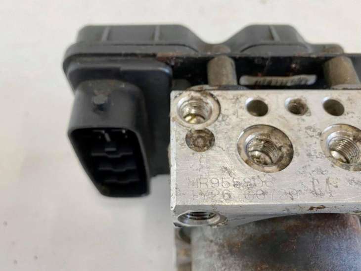 Mitsubishi Lancer Evo VII Pompa Abs Mr955806 - Image 3