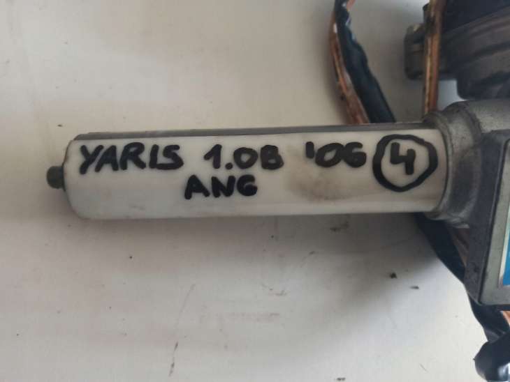 Toyota Yaris II-06r-1.0 B-Silniczek Maglownicy - Image 3