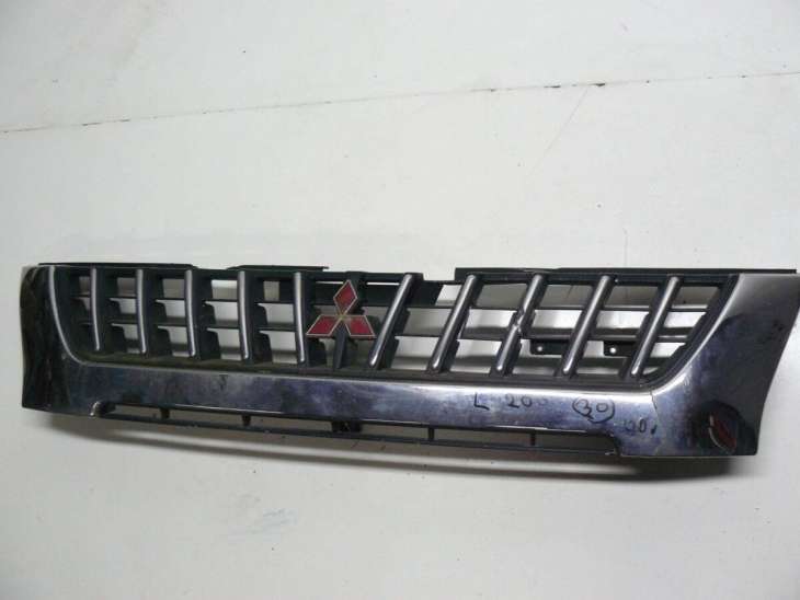 Mitsubishi L200 2.5d 2000r Grill Atrapa Uszkodzona