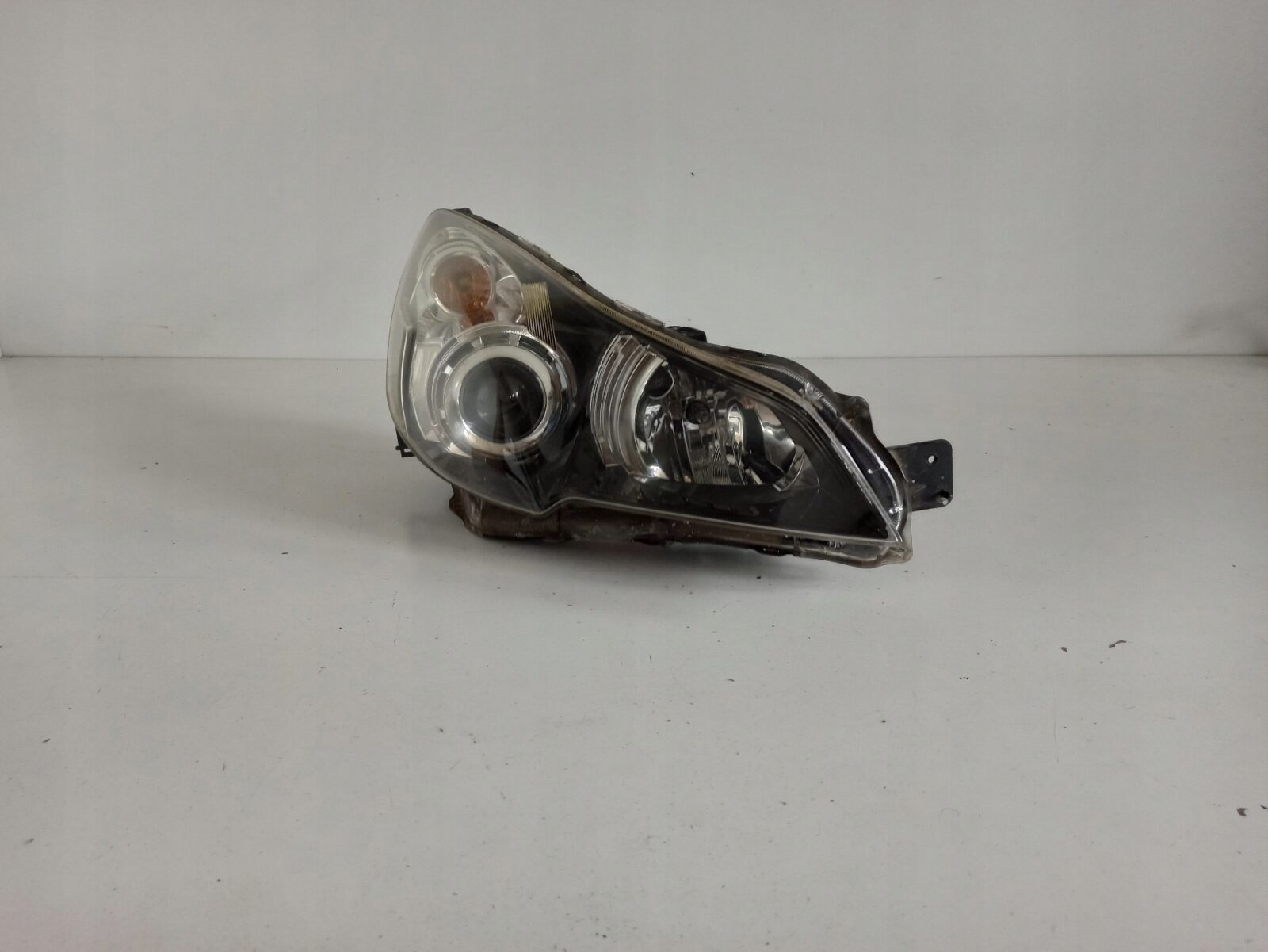 Subaru Legacy V 2010r OEM Lampa Prawa Przód Xenon