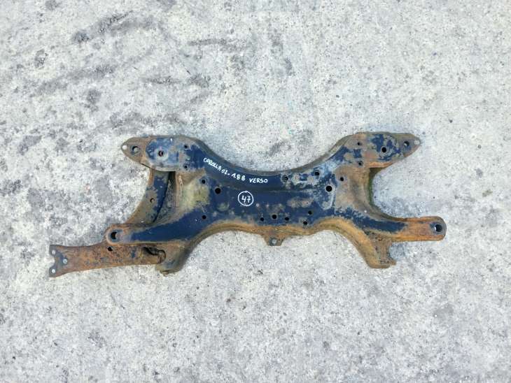Toyota Corolla Verso I 2002r Belka Przednia Sanki