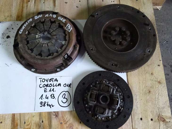 Toyota Corolla E11 01r 1,4b Sprzęgło