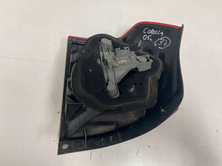 Toyota Corolla E12 Lift Lampa Tylna Lewa - Image 2