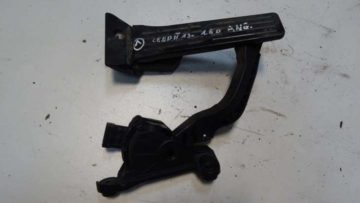 Kia Ceed II Jd 1.6 Pedal Gazu 32700-Xxxxx