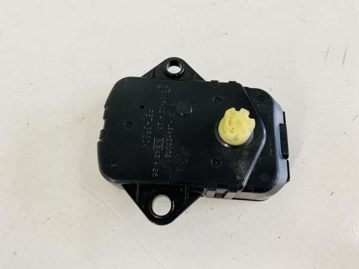 Infiniti Q50 Silniczek Lampy 37000-11680 - Image 2