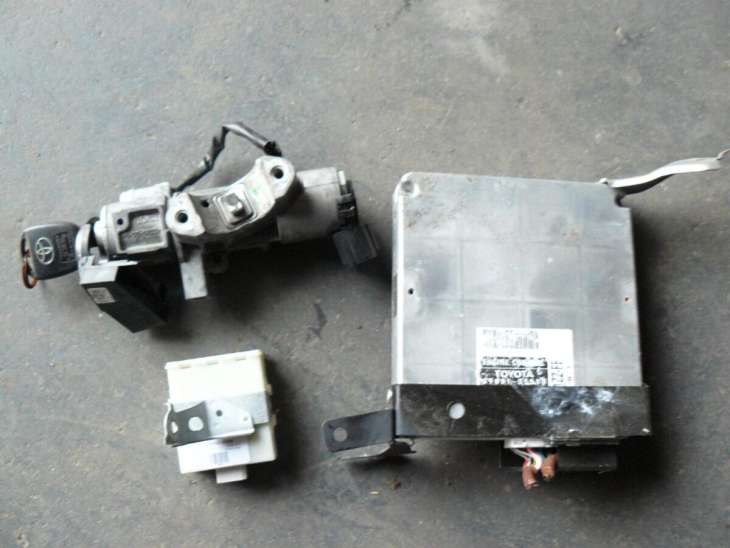 Toyota Avensis T25 2004r 1.8b Komputer 89661-05590
