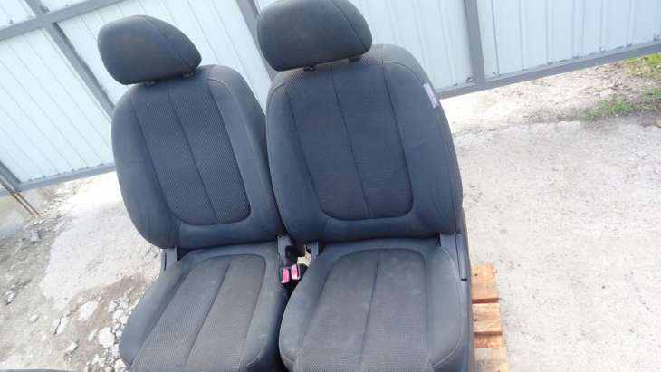 Kia Carens III 2007r Fotele Kanapa 7os. - Image 10