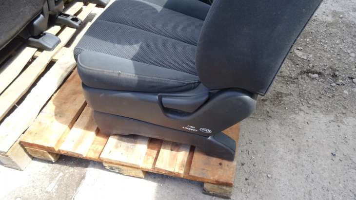 Kia Carens III 2007r Fotele Kanapa 7os. - Image 15