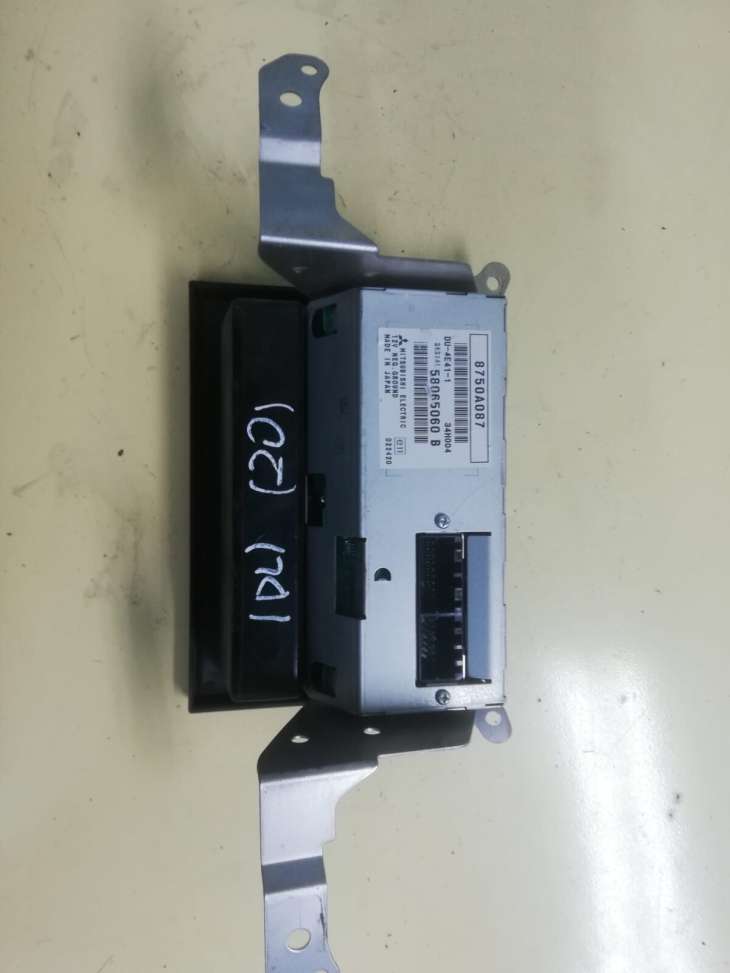 Mitsubishi Grandis Wyświetlacz Zegarek 8750a087 - Image 3