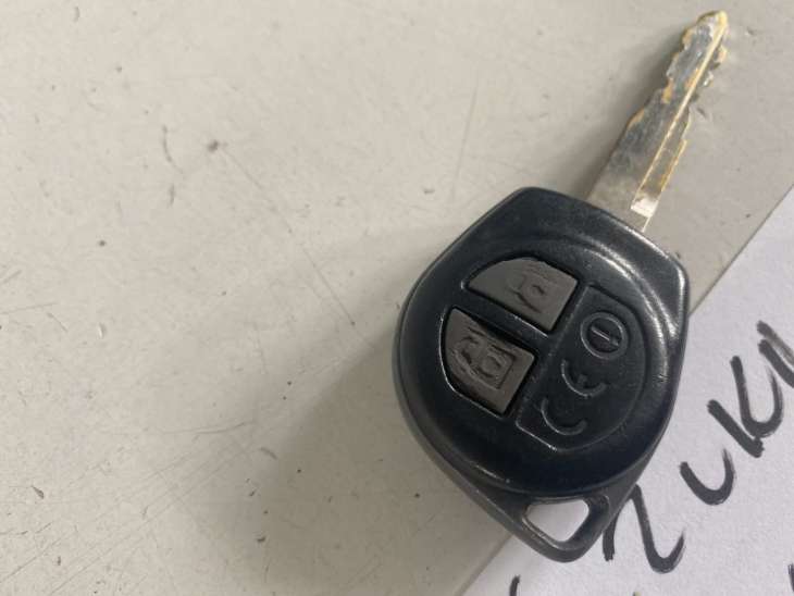 Suzuki Sx4 Swift Grand VItara Kluczyk Calsonic Nr.68 - obrazek 2