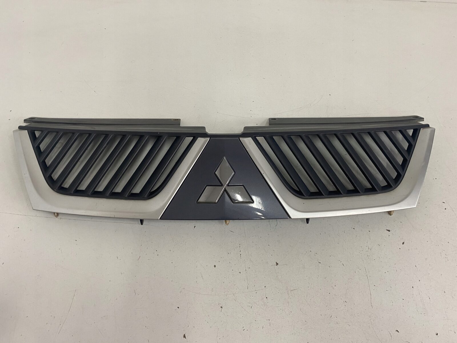 Mitsubishi Outlander II Atrapa Grill 7450a037