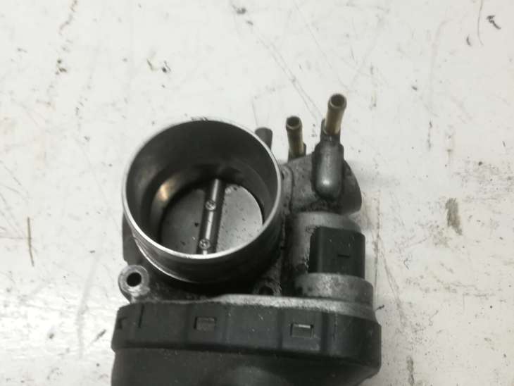 Audi A3 8l 2000r 1.6b Avu Przepustnica 06a133062