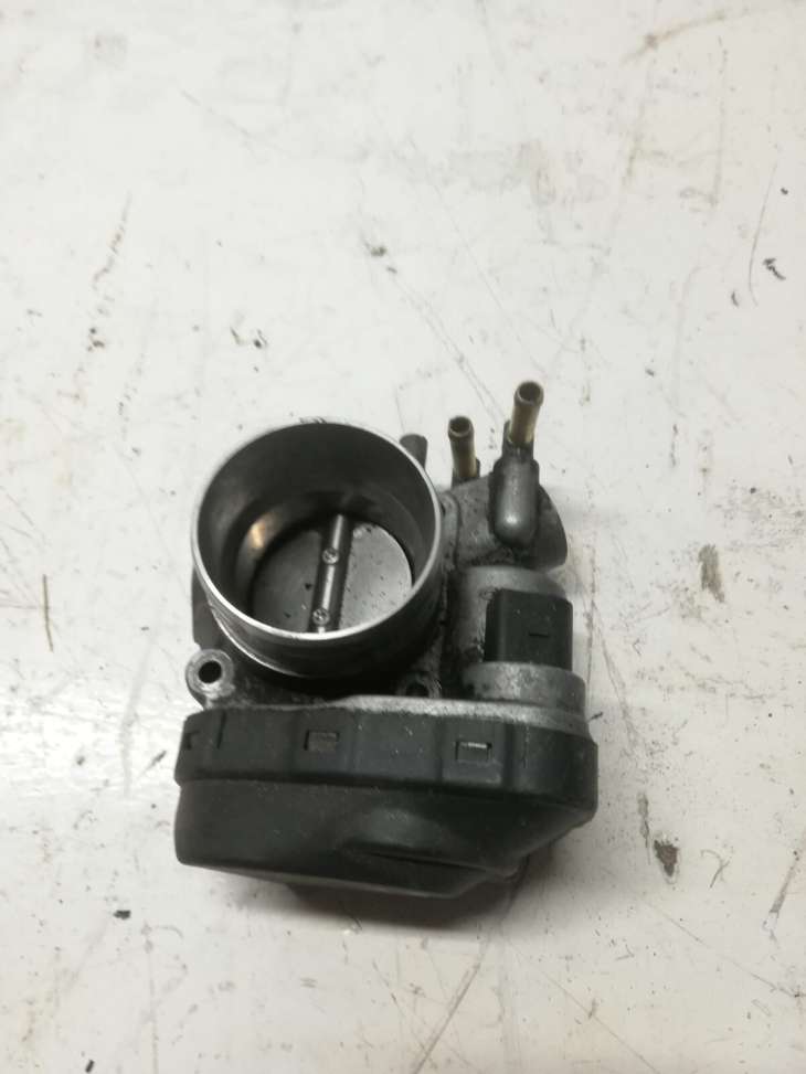 Audi A3 8l 2000r 1.6b Avu Przepustnica 06a133062