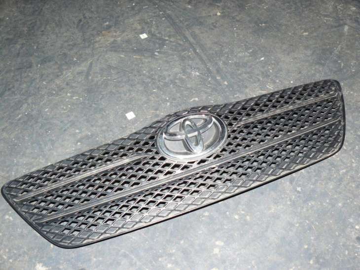 Toyota Corolla E12 2004 2005r Grill Atrapa