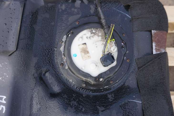 MAZDA 5 CW II 2010-2015R 1.8 2.0 BENZYNA ZBIORNIK POMPA PALIWA CD8542110A - obrazek 3