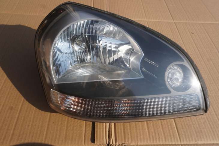 HYUNDAI TUCSON I 2004R PRAWA PRZEDNIA LAMPA 921042E040