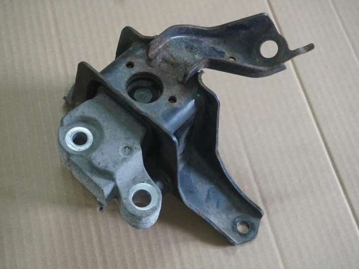 TOYOTA YARIS III 2011-2020R 1.33B PRAWA PODUSZKA SILNIKA 123050Y050 , 12305-0Y050