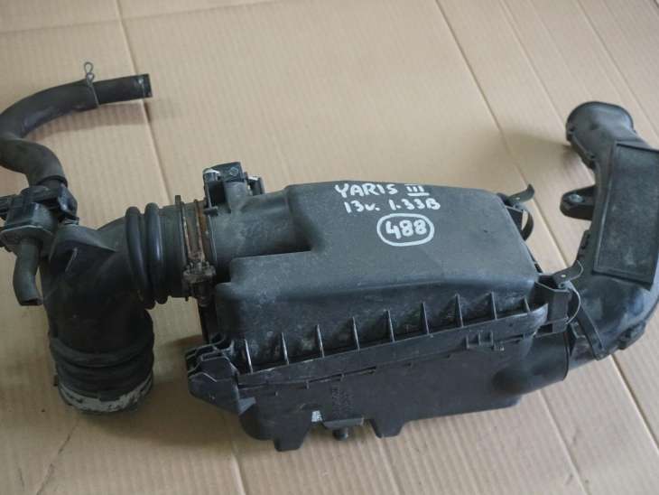 TOYOTA YARIS III 2011-2020R 1.33B OBUDOWA FILTRA POWIETRZA 177510Y050 , 177000Y070 PRZEPLYWOMIERZ 22204-0V020