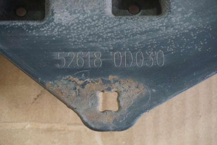 TOYOTA YARIS III 2011-2020R OSŁONA POD ZDERZAK 52618-0D030 - obrazek 4