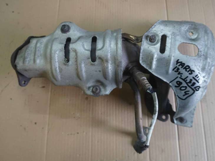 TOYOTA YARIS III 2011-2020R 1.33B KOLEKTOR WYDECHOWY SONDA KATALIZATOR 8946752110 , 2505147070