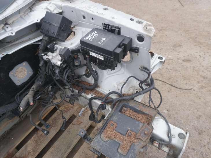 KIA SPORTAGE II 2004-2010r SKRZYNKA BEZPIECZNIKOW 2.0CRDI 4WD 919511F240