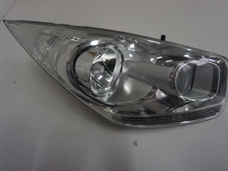 KIA VENGA I LAMPA PRZEDNIA PRAWE 92102-1P500