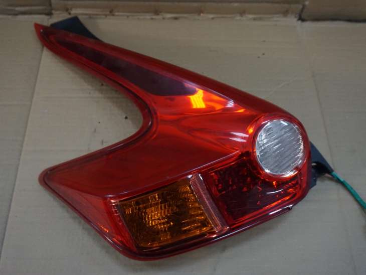 NISSAN JUKE F15 LEWA TYLNA LAMPA 265551KA0A 2013R nr.325/J