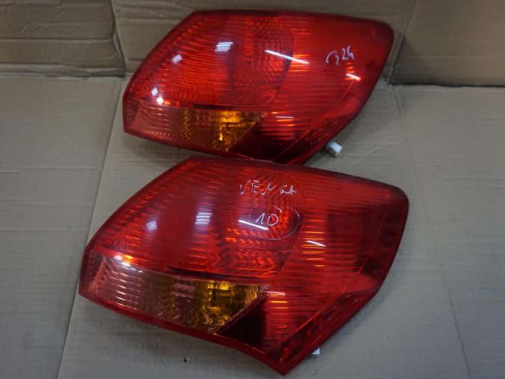 KIA VENGA PRAWA TYLNA LAMPA 92402-1P000 2010r /JP