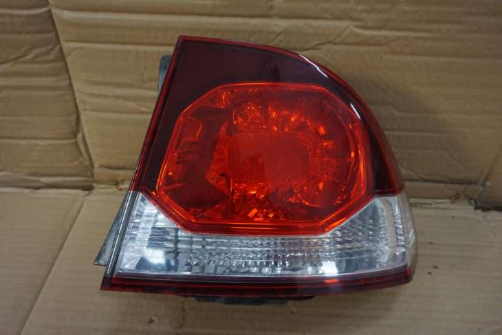 HONDA CIVIC VIII SEDAN PRAWA TYLNA LAMPA 33501SNBG51 2010R nr.306/J
