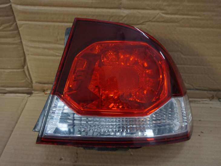 HONDA CIVIC VIII SEDAN PRAWA TYLNA LAMPA 33501SNBG51 2010R nr.306/J