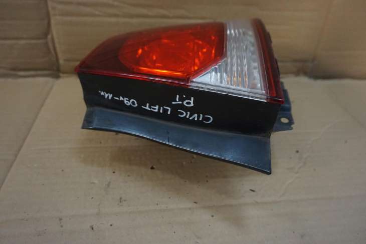 HONDA CIVIC VIII SEDAN PRAWA TYLNA LAMPA 33501SNBG51 2010R nr.306/J - obrazek 2
