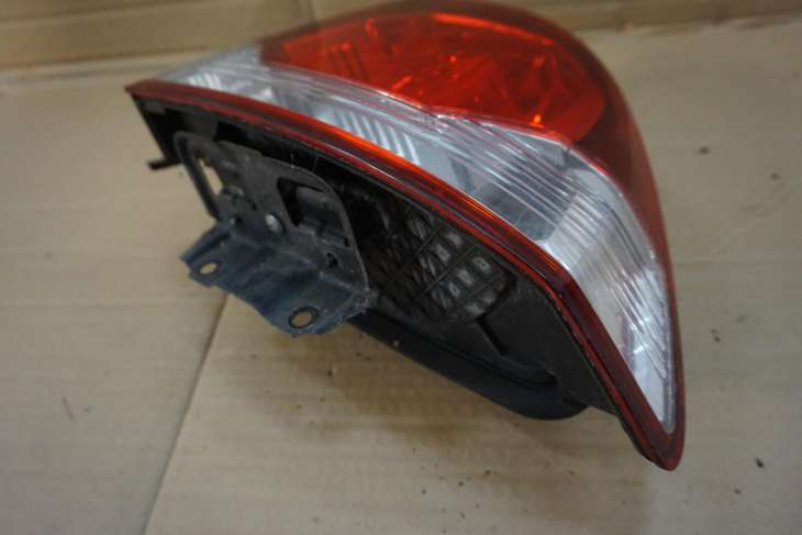 HONDA CIVIC VIII SEDAN PRAWA TYLNA LAMPA 33501SNBG51 2010R nr.306/J - obrazek 3