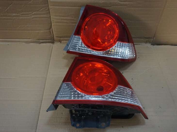 HONDA CIVIC VIII SEDAN PRAWA TYLNA LAMPA 33501SNBG01 2006R nr.305/J