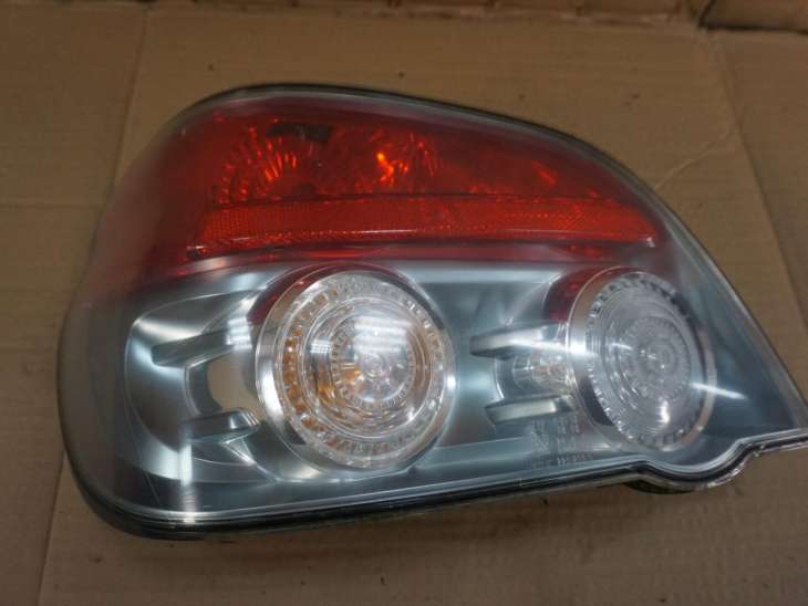 SUBARU IMPREZA GD SEDAN LEWA TYLNA LAMPA 84201FE450