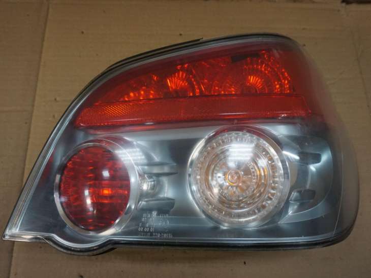 SUBARU IMPREZA GD SEDAN PRAWA TYLNA LAMPA 84201FE460