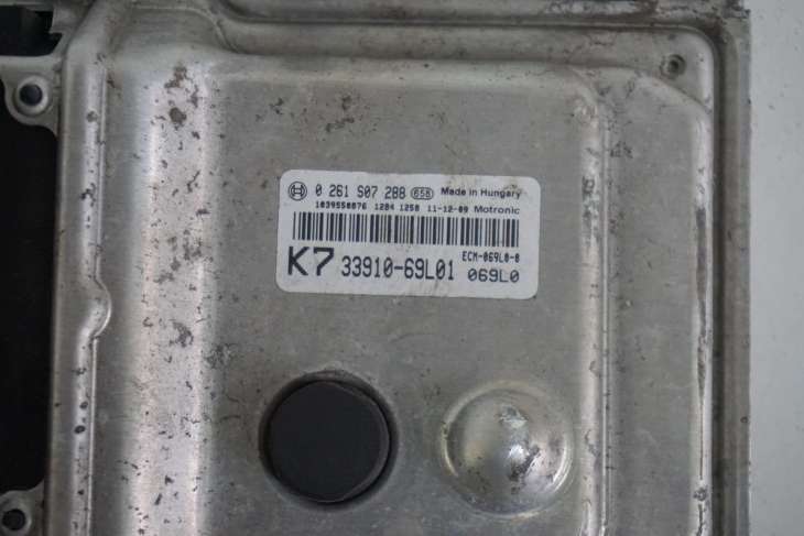 Suzuki Swift Mk7 IV Sterownik Silnika 33910-69L01 - Image 7