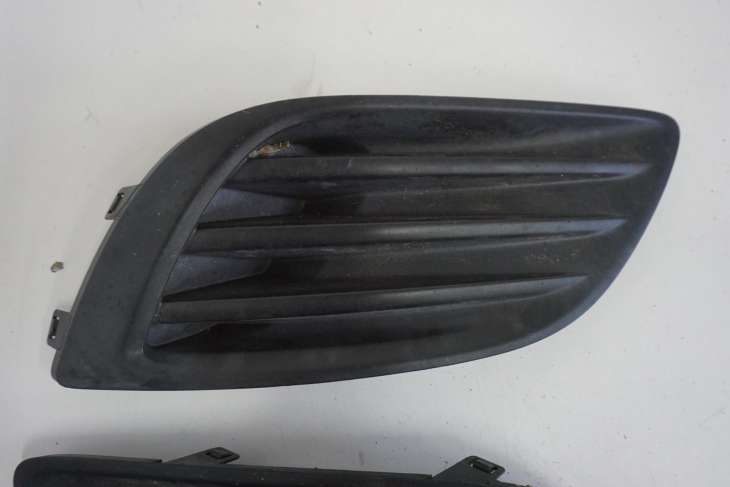 SUZUKI SWIFT MK7 ZAŚLEPKI ZDERZAKA 71751-68L0 71761-68L0 - obrazek 2