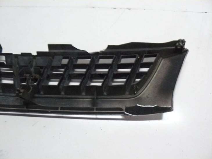 Mitsubishi L200 2.5d 2000r Grill Atrapa Uszkodzona - Image 3