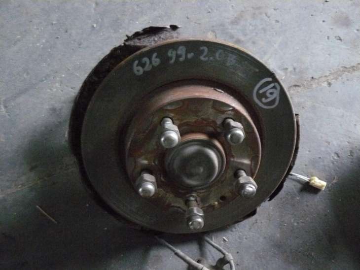 Mazda 626 1999 2000r Zwrotnica Piasta Prawy Tył