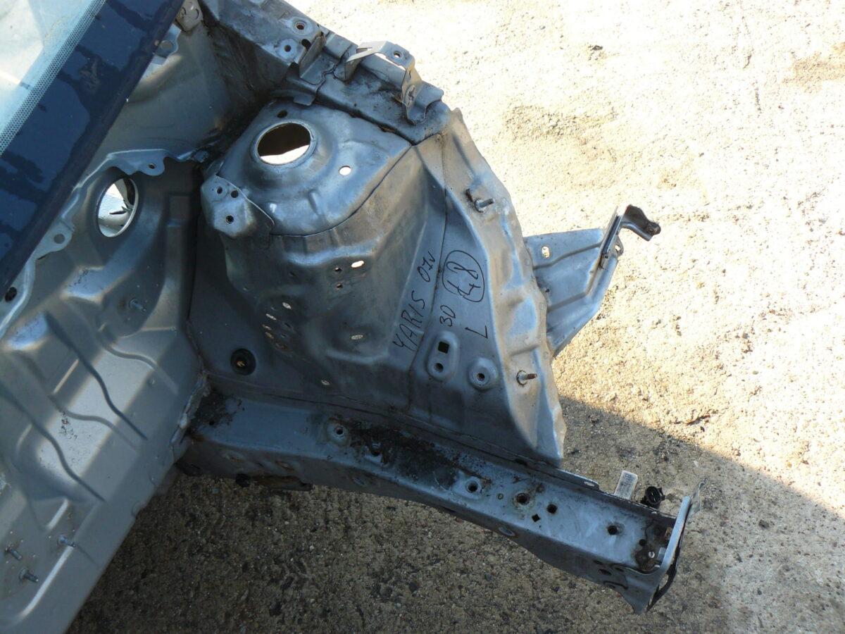Toyota Yaris 2007 2008r Podłużnica Lewa