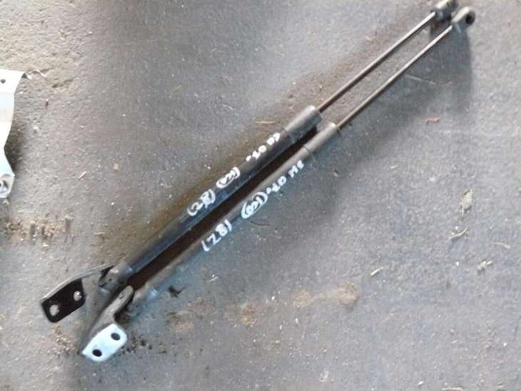 Suzuki Swift Mk6 2007r Siłownik Klapy Tył