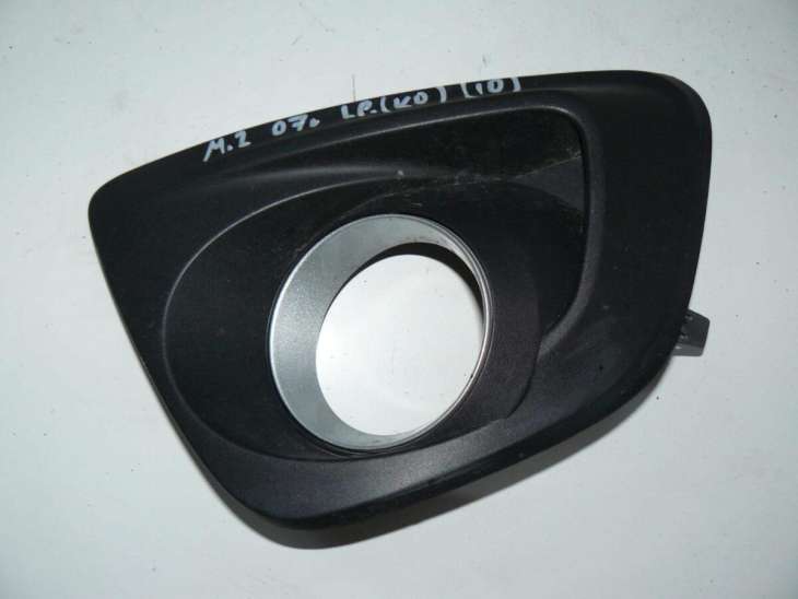 Mazda 2 2007 2008r Ramka Halogen Lewa